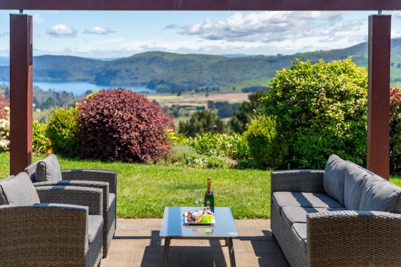 Scenic Solitude - Wake Up To Lake And Mountain Views! Taupo Exterior foto